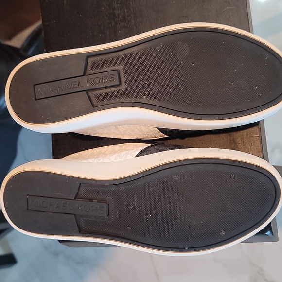 Micheal Kors slip on - Picture 3 of 4